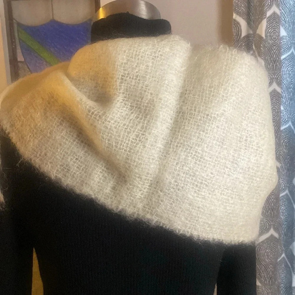 Smith’s of Bermuda mohair/ wool blend scarf - Picture 5 of 6
